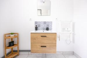 a kitchen with a sink and a white wall at Cosy Room Jacuzzi Romantique in Nantes