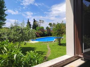 a view of a swimming pool from a window at Darina - Immobiliare Azzurra in Lazise