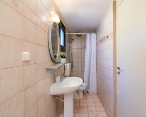 Koupelna v ubytování Villa Erato-Stalis + 26 fotografií