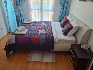 Krevet ili kreveti u jedinici u objektu Wonderful 2 bedroom With Beautiful Views apartments in Kotor Vista