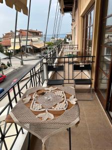 a table on a balcony with a view of the ocean at Elena maisonette by the sea in Kamena Vourla