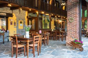 A restaurant or other place to eat at Cascina Veja Még 37 kép