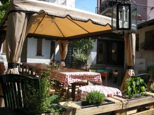 Vonkajšia záhrada v ubytovaní Trattoria Traversi