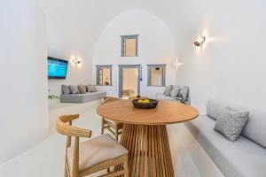 a living room with a table and a couch at Villa Paradeisos Karterados in Karterados