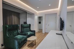 TV a/nebo společenská místnost v ubytování Hotel Alpha