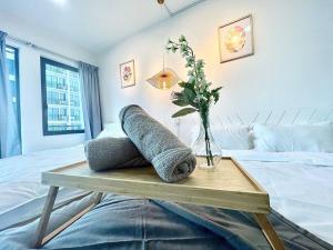 Giường trong phòng chung tại Q 1-5Pax Cozy Home 3Bed Trefoil Setia Alam Wifi&TV