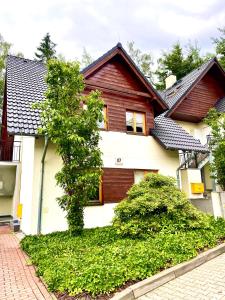 Το κτήριο όπου στεγάζεται  το διαμέρισμα +20 φωτογραφίες