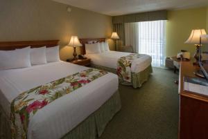 Postel nebo postele na pokoji v ubytování Ramada Plaza by Wyndham Waikiki
