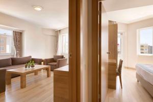 Posezení v ubytování Ramada Resort By Wyndham Lara