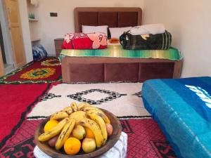 Makanan di atau berdekatan rumah tamu ini