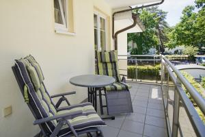Balkón nebo terasa v ubytování strandnahe Ferienwohnung mit 2 Balkonen - Haus am Kurpark FeWo 12