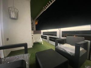 Część wypoczynkowa w obiekcie La Mar de Venus - Luxury Views in Puerto Deportivo