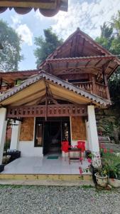 Bangunan di mana terletaknya rumah tamu ini