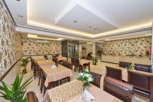 Posezení v ubytování Raimond Hotel