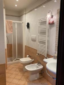 Kúpeľňa v ubytovaní JFK b & b + 36 fotografií