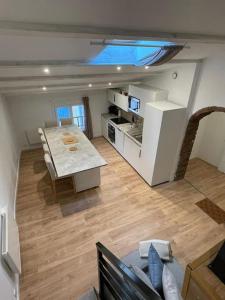 a kitchen and dining room with a table in a room at Duplex sous les toits in Riez