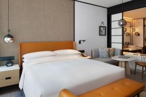 Postel nebo postele na pokoji v ubytování Sheraton Xi'an Chanba