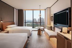Postel nebo postele na pokoji v ubytování Sheraton Xi'an Chanba
