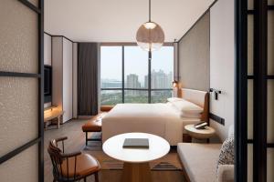 Postel nebo postele na pokoji v ubytování Sheraton Xi'an Chanba