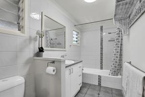 Ένα μπάνιο στο Grevillea +5 φωτογραφίες