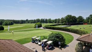 a group of cars parked in a golf course at Golf Hotel Castelconturbia in Agrate Conturbia