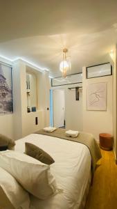 a bedroom with a large bed with two towels on it at Luxe 10 min Paris - Feifei's Home & Spa in Asnières-sur-Seine