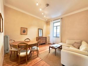 Istumisnurk majutusasutuses Suite Cavour by iCasamia it