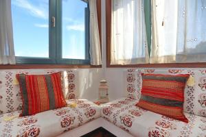 A seating area at Villa Milma