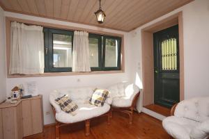 A seating area at Villa Milma