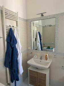 a bathroom with a sink and a mirror at RESIDENCE IL GIARDINO DI DONNA LEDA in Castro di Lecce