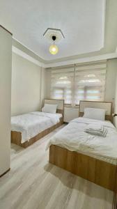 a bedroom with two beds and a window at KUDÜS APART in Bostancı