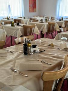 Restoran või mõni muu söögikoht majutusasutuses Hotel Acla Filli