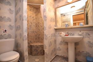 A bathroom at Villa Milma