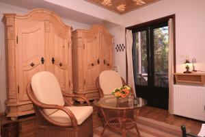 A seating area at Villa Milma