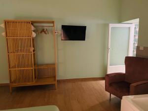 Μια τηλεόραση ή/και κέντρο ψυχαγωγίας στο Suite tomà