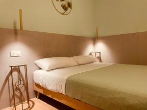 a bedroom with a large bed with white sheets at Suite tomà in Bisceglie