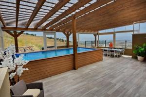 a pool in a house with a view of the ocean at לאגו בוטיק - אירוח למשפחות, זוגות עם בריכה פרטית ונוף in Nof Kinneret