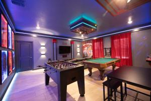 Una mesa de billar en 840DSD-The Retreat at ChampionsGate home