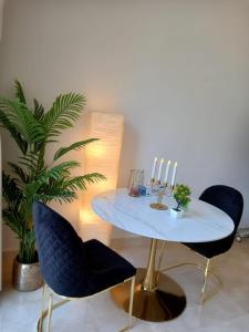 Imagem da galeria de Luxury Apartment by the Sea with Amazing Amenities at Pearl Qatar em Doha