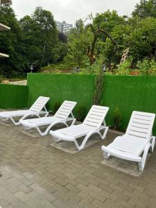 Taman di luar nira hotel