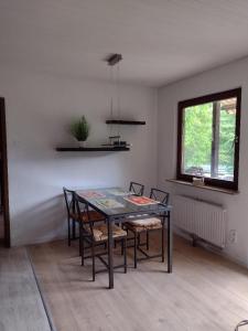 a dining room with a table and chairs and a window at Burgenwelt im wilden Süden in Münsingen
