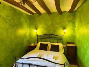 Posteľ alebo postele v izbe v ubytovaní Can Met Mosso, Casa rural con Piscina Climatizada