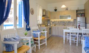 Kuchyňa alebo kuchynka v ubytovaní Marilena Seaside House