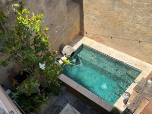 Bazén v ubytovaní Can Met Mosso, Casa rural con Piscina Climatizada alebo v jeho blízkosti