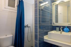 Kúpeľňa v ubytovaní Marilena Seaside House + 22 fotografií