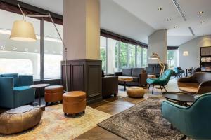 Posezení v ubytování Four Points by Sheraton Munich Arabellapark