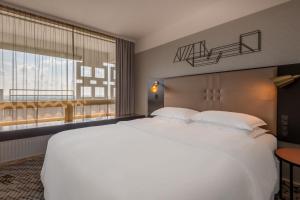 Postel nebo postele na pokoji v ubytování Four Points by Sheraton Munich Arabellapark