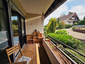 uma varanda com vista para uma casa em Ferienwohnung Bergblick - a66742 em Bad Sachsa