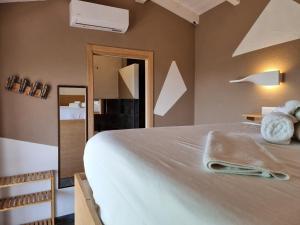 Postel nebo postele na pokoji v ubytování Lu Canaleddu Room