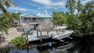 Gallery image of Bayside Key Largo Canal Home with Dock/ Jacuzzi/ Pool. ( Lift not include) in Key Largo